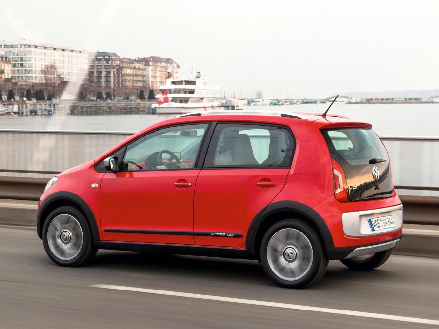  Volkswagen Cross up! 2013 года  (фото 11 из 44)